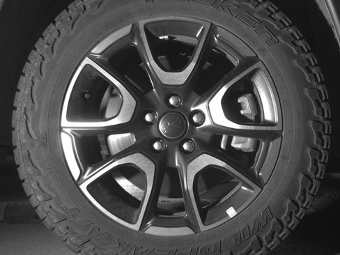 Used 2025 Jeep Compass Trailhawk AWD/4WD image 13