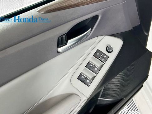 Used 2019 Toyota Avalon XLE image 15