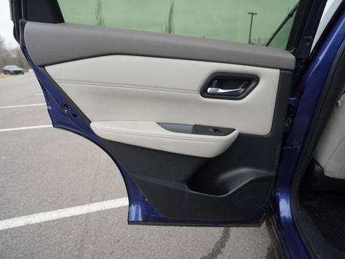 Used 2023 Nissan Rogue SL image 17