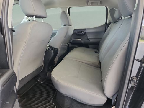 Used 2018 Toyota Tacoma SR5 RWD image 17