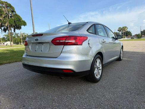 Used 2017 Ford Focus SE FWD image 5