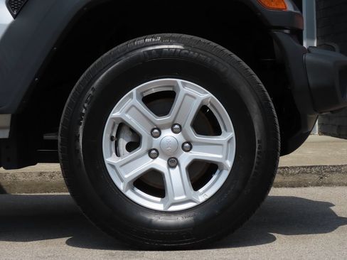 Used 2022 Jeep Wrangler Sport AWD/4WD image 16