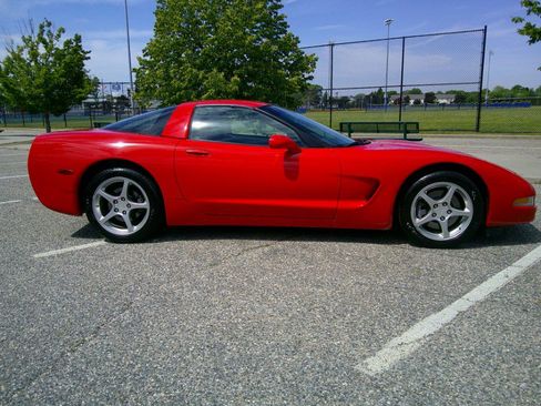 Used 2004 Chevrolet Corvette Coupe RWD image 20