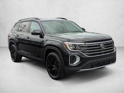 Used 2025 Volkswagen Atlas SE image 6
