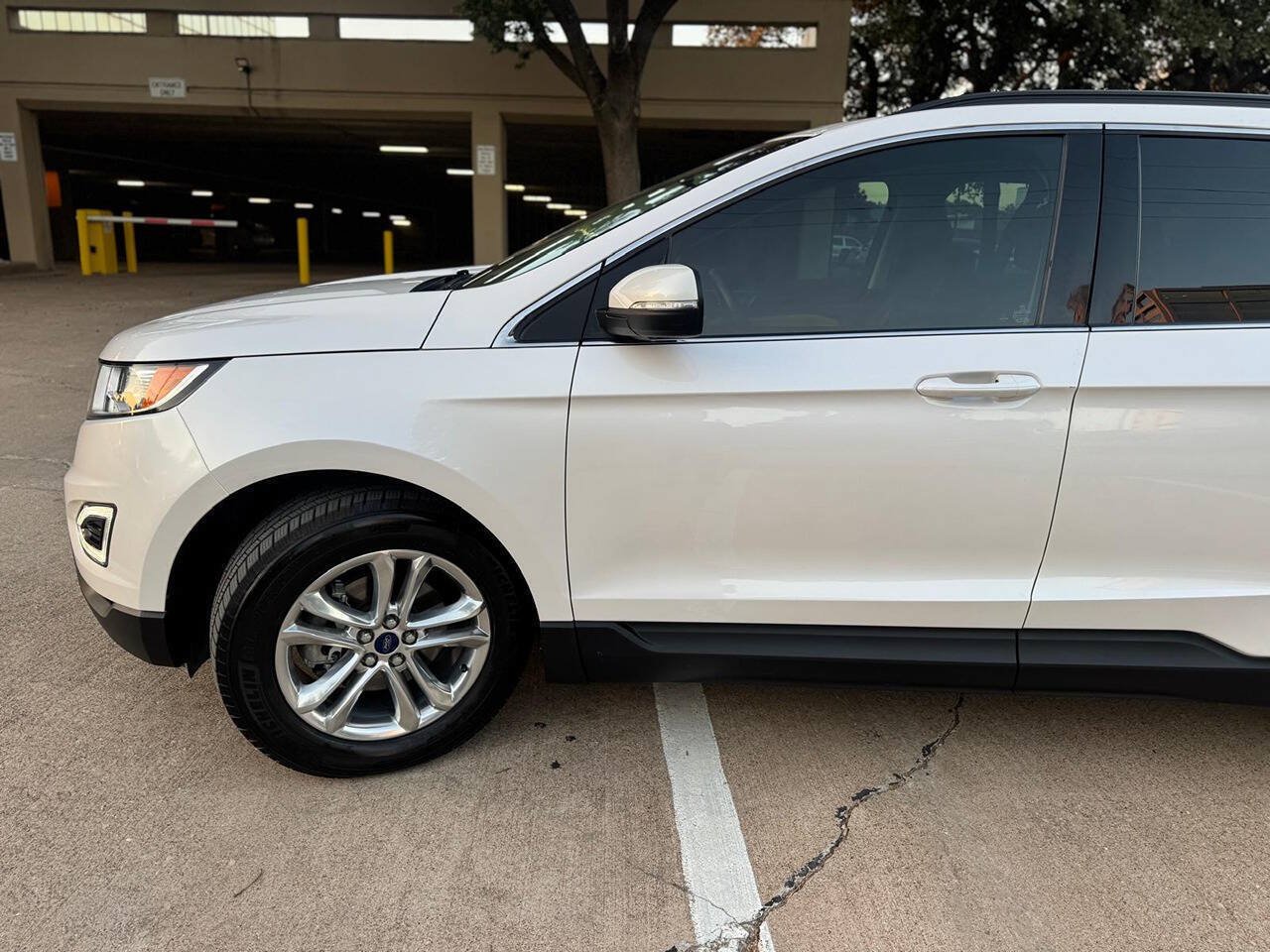 Used 2017 Ford Edge SEL w/ Equipment Group 201A FWD image 5