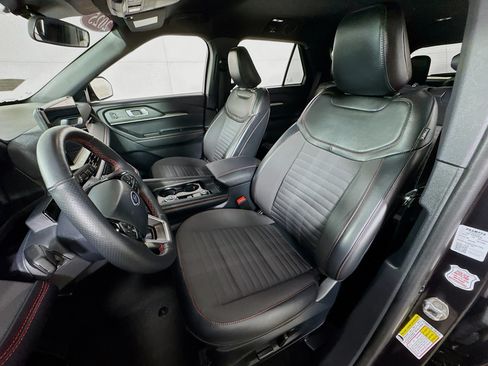 Used 2025 Ford Explorer ST-Line w/ ST-Line Street Pack AWD/4WD image 14