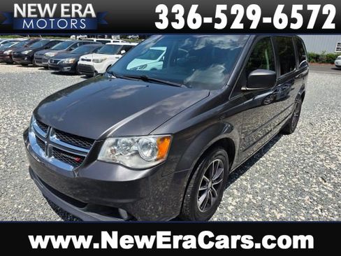 Used 2017 Dodge Grand Caravan SXT FWD image 1