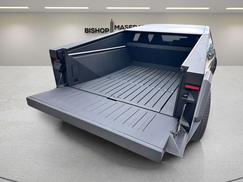 Used 2024 Tesla Cybertruck AWD Crew Cab image 8