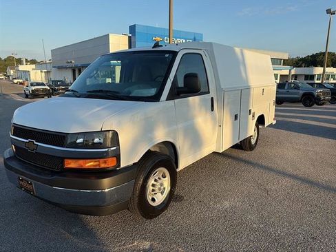 New 2025 Chevrolet Express 3500 w/ Power Convenience Package image 3