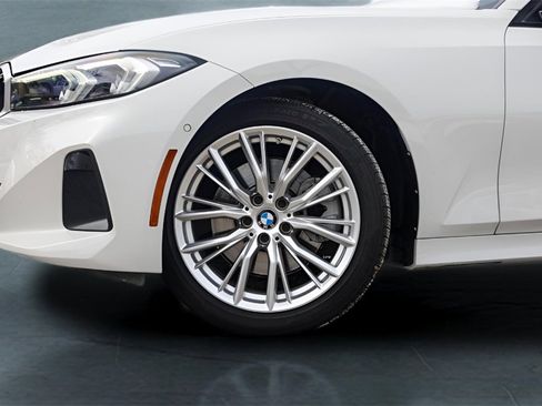 Used 2023 BMW 330i Sedan w/ Premium Package image 4