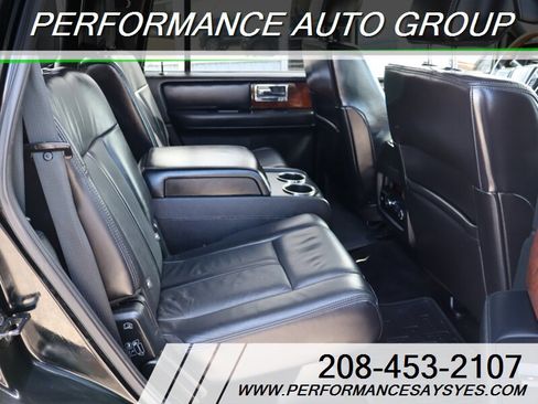 Used 2016 Lincoln Navigator Select image 11