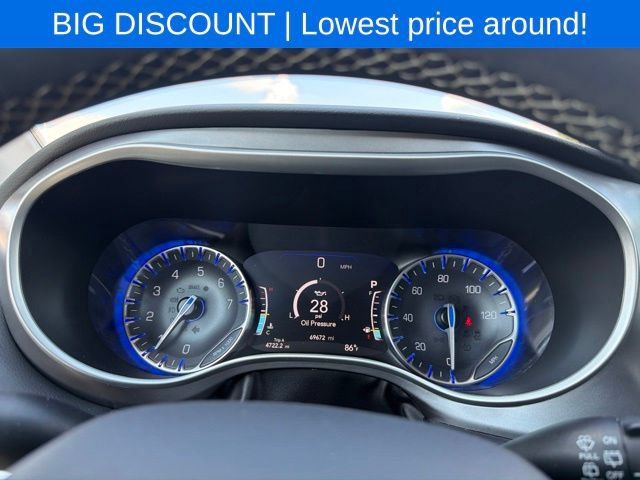 Used 2023 Chrysler Pacifica Touring-L FWD image 57