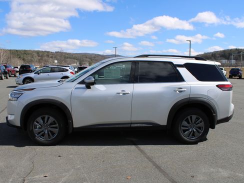 New 2025 Nissan Pathfinder SV AWD/4WD image 4