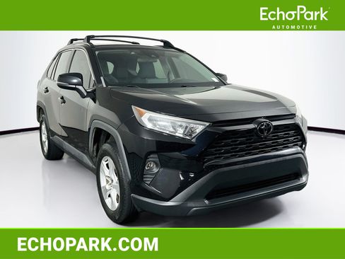 Used 2021 Toyota RAV4 XLE w/ Convenience Package FWD image 1