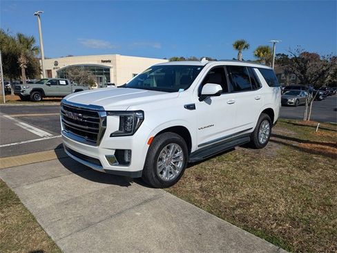 Used 2023 GMC Yukon SLT w/ SLT Luxury Package image 7