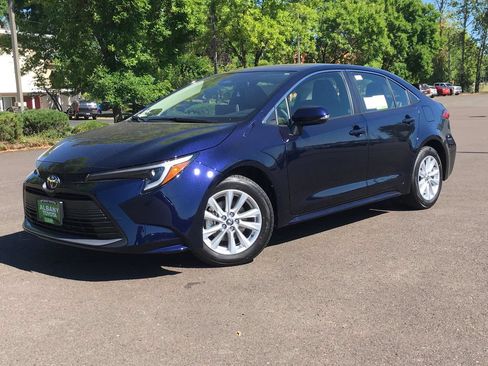 Used 2026 Toyota Corolla XLE FWD image 1