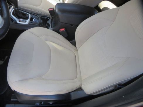 Used 2017 Jeep Cherokee Latitude w/ Safety/Convenience Group FWD image 20