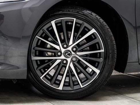 Used 2025 Lexus ES 350 w/ Premium Package FWD image 3