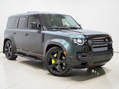 Used 2025 Land Rover Defender 110 X-Dynamic SE AWD/4WD image 8