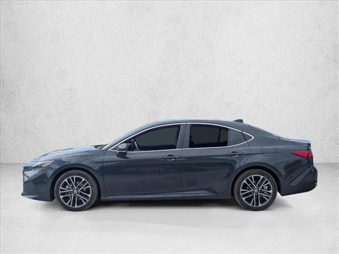 Used 2025 Toyota Camry XLE FWD image 8