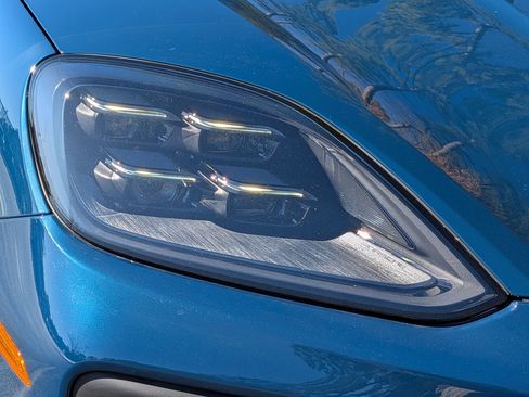 Certified 2025 Porsche Cayenne Coupe AWD/4WD image 34