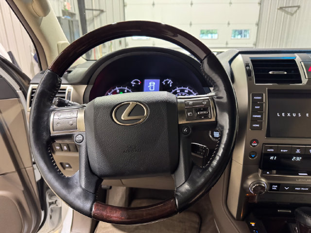 Used 2017 Lexus GX 460 Luxury w/ Preferred Accessory Package AWD/4WD image 12
