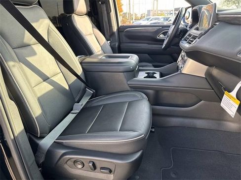 Used 2023 GMC Yukon XL SLT w/ SLT Premium Package image 10