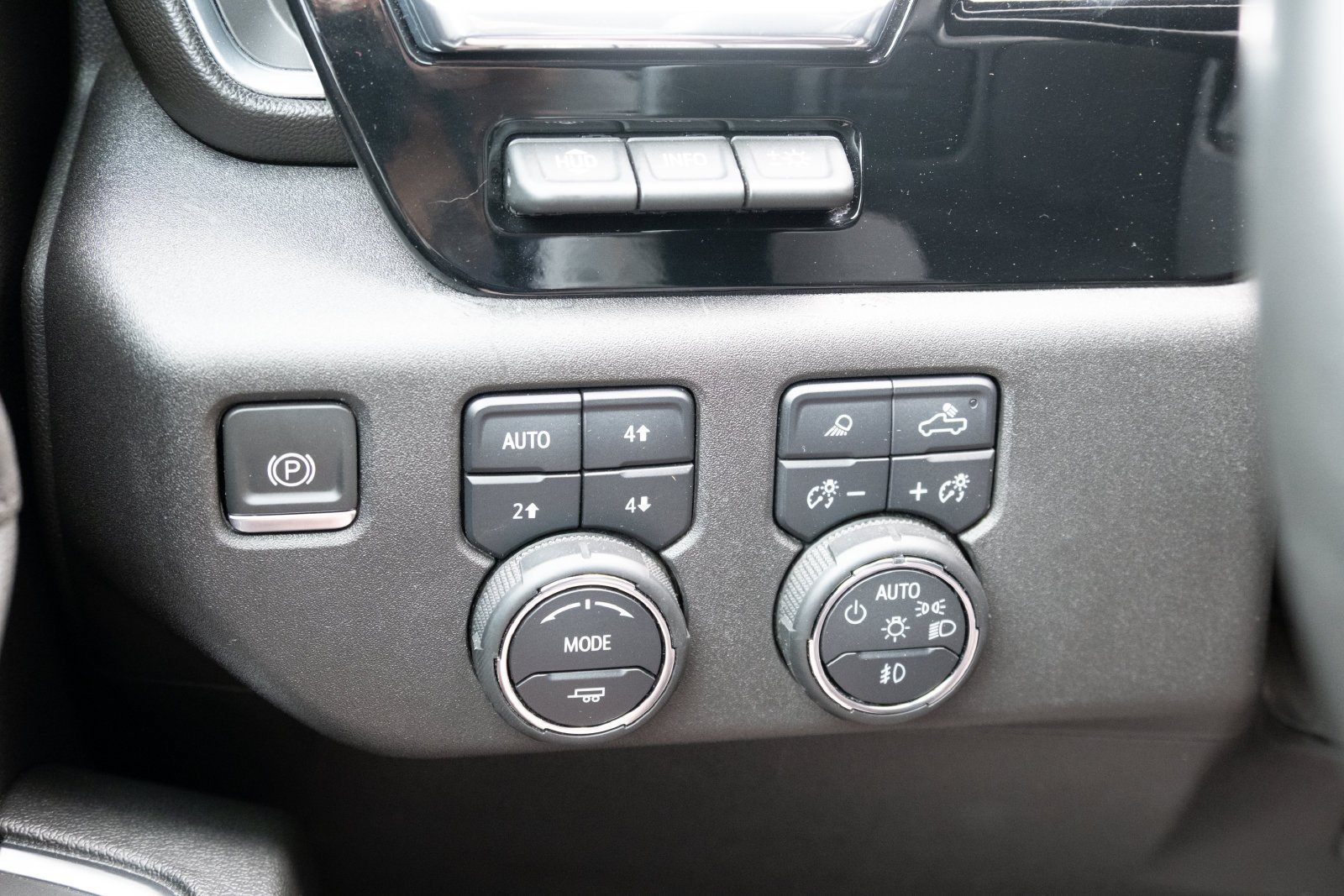 Used 2024 Chevrolet Silverado 3500 High Country w/ High Country Premium Package AWD/4WD image 10