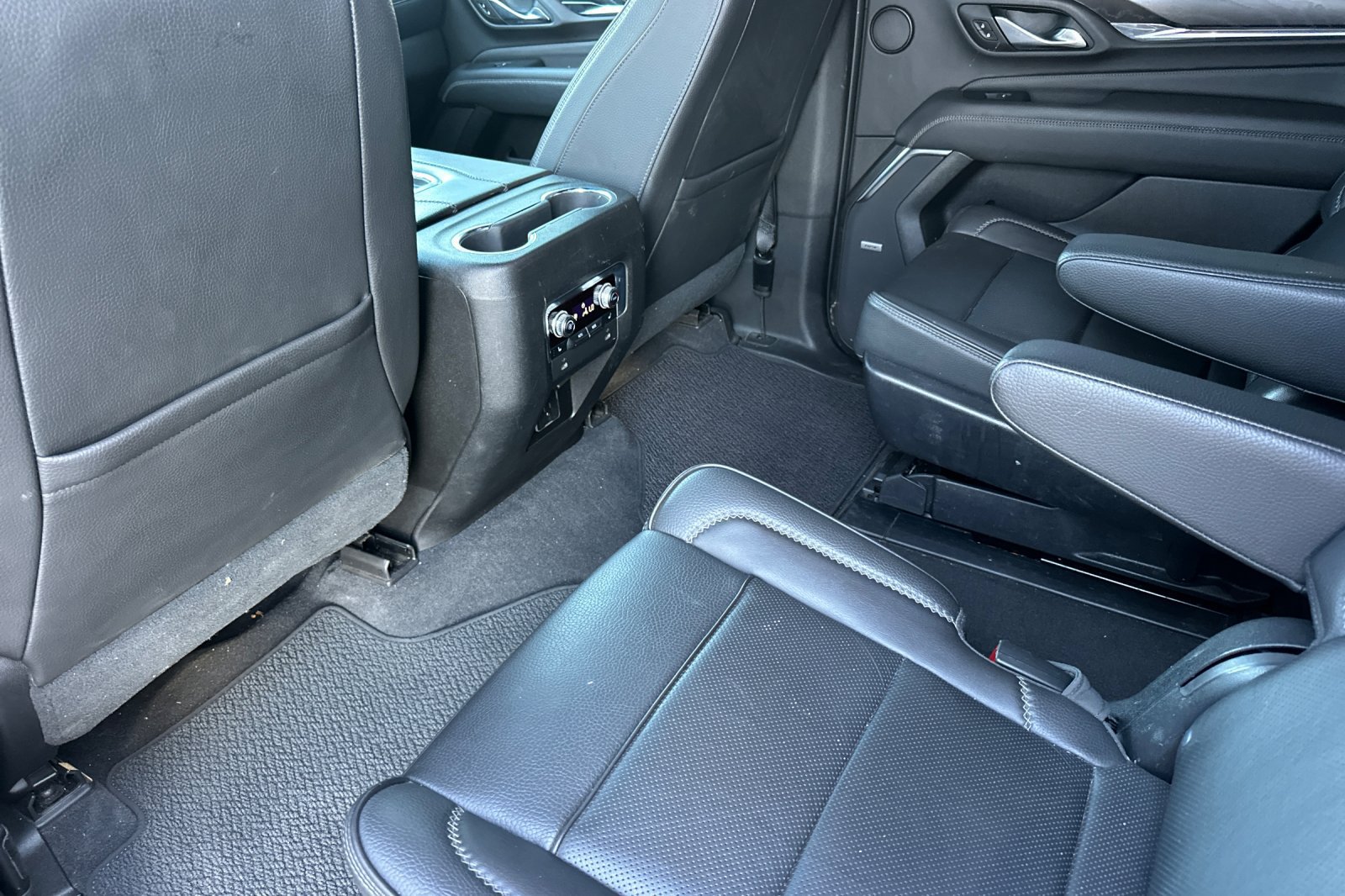 Used 2021 GMC Yukon Denali AWD/4WD image 14