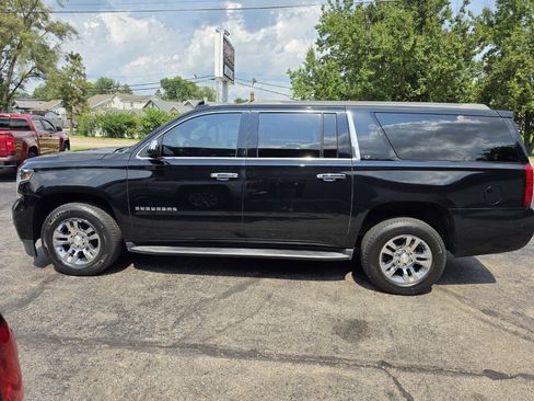 Used 2019 Chevrolet Suburban LT RWD image 1