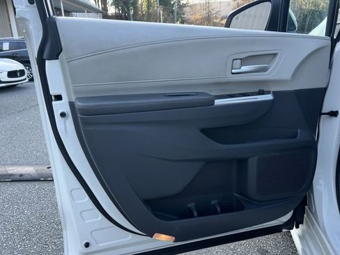 Used 2021 Toyota Sienna XLE image 10