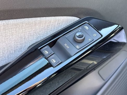 New 2025 Volkswagen ID.4 Pro image 24