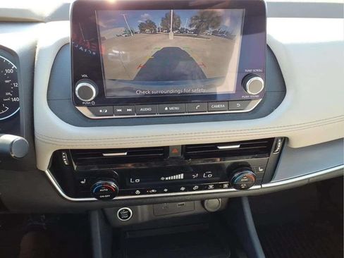 Used 2022 Nissan Rogue SV w/ SV Premium Package FWD image 16
