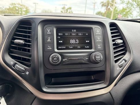 Used 2016 Jeep Cherokee Sport image 23