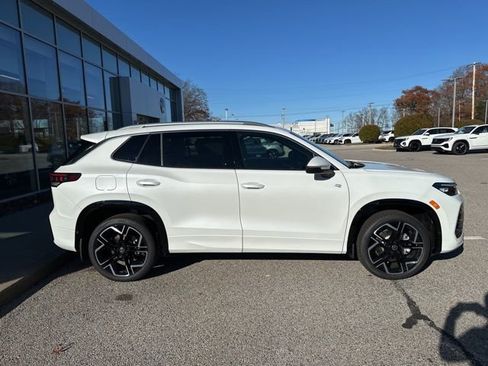 New 2026 Volkswagen Tiguan SEL R-Line image 9