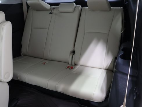 Used 2023 Toyota Highlander Limited image 34
