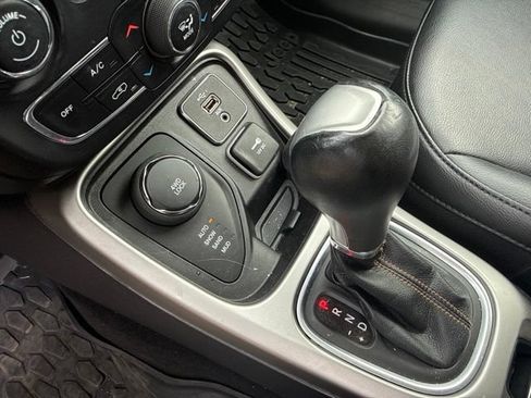 Used 2019 Jeep Compass Latitude AWD/4WD image 13