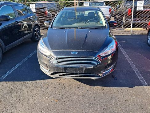 Used 2018 Ford Focus Titanium FWD image 2