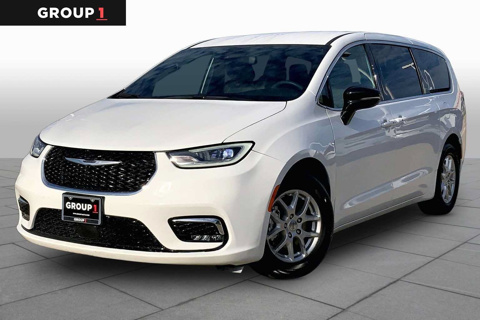 Used 2025 Chrysler Pacifica Select FWD image 1