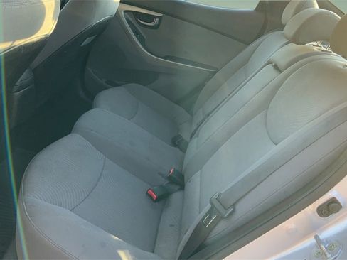 Used 2015 Hyundai Elantra SE image 12