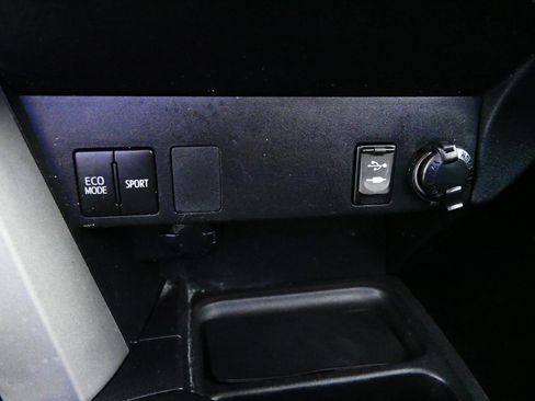 Used 2017 Toyota RAV4 LE w/ All Weather Liner Package AWD/4WD image 29
