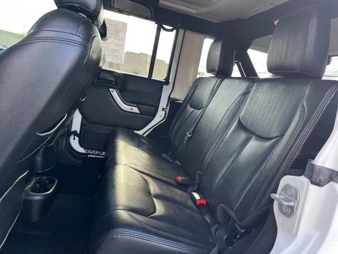 Used 2015 Jeep Wrangler Unlimited Sahara w/ Connectivity Group image 26