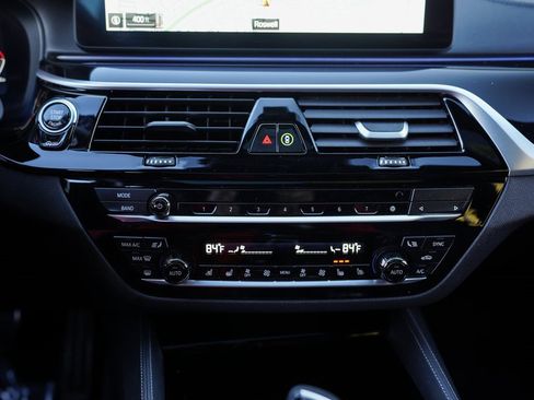 Used 2023 BMW M550i xDrive w/ Dynamic Handling Package image 32