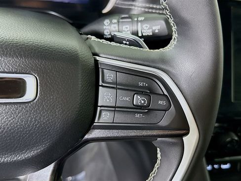 Used 2023 Jeep Grand Cherokee Altitude image 22