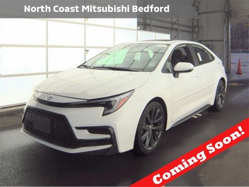 Used 2025 Toyota Corolla SE w/ SE Premium Package image 1