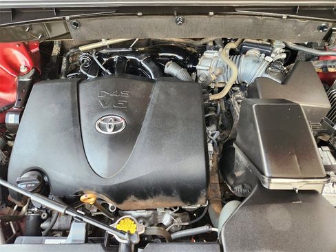 Used 2017 Toyota Highlander SE image 31