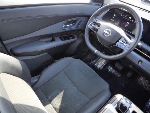 Used 2023 Nissan Ariya AWD image 9