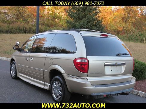 Used 2006 Chrysler Town & Country Limited w/ Trailer Tow Prep Group image 10