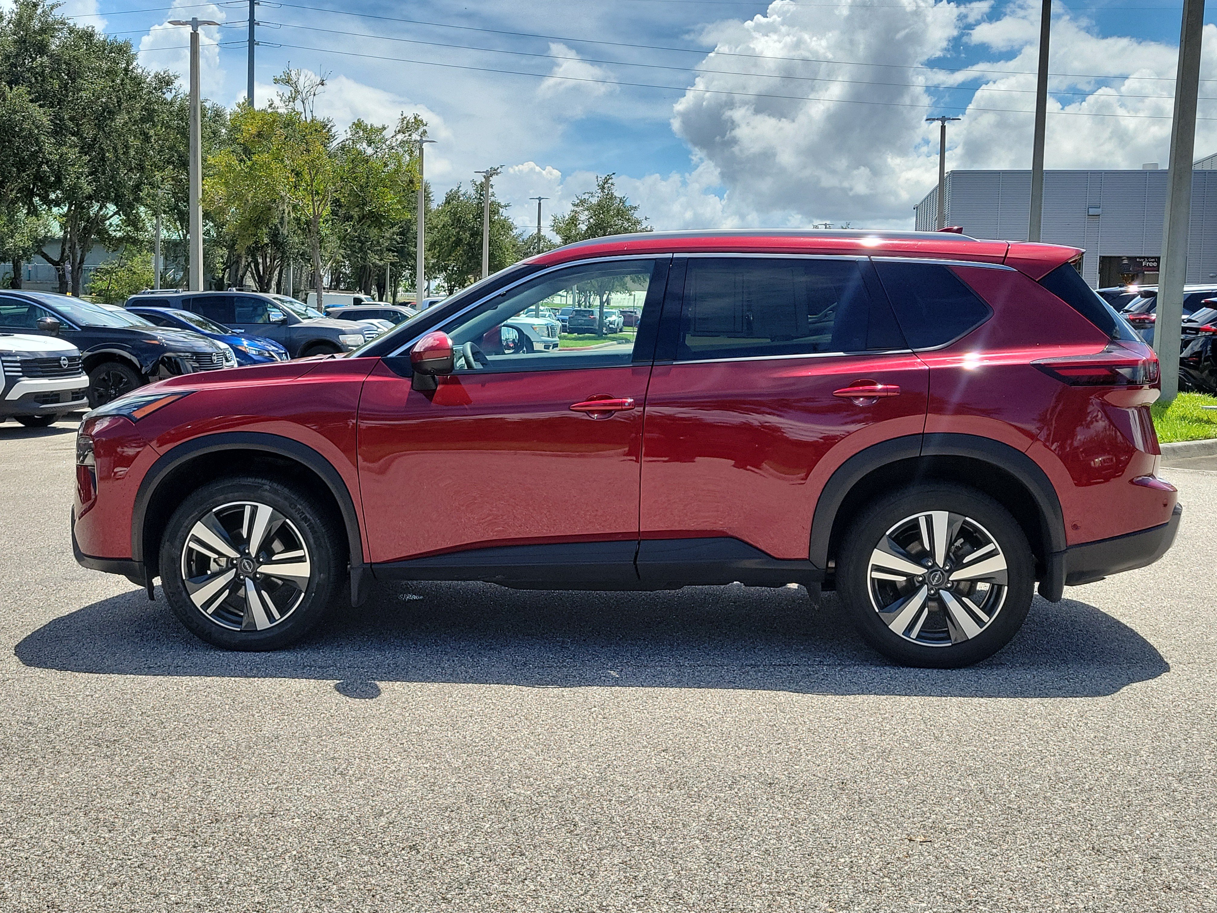 Certified 2025 Nissan Rogue SL FWD image 9