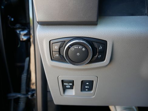 Used 2018 Ford F150 XLT w/ Equipment Group 302A Luxury AWD/4WD image 26
